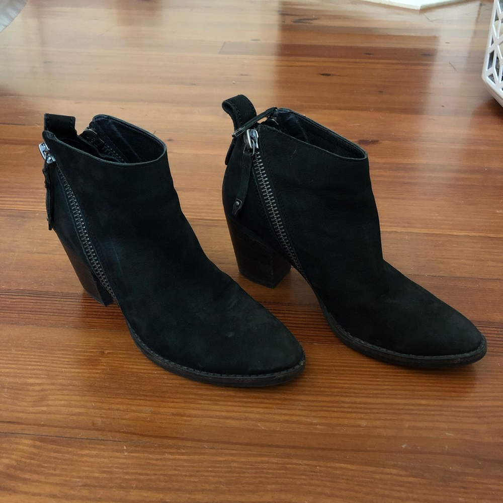 Dolce Vita Leather Jaegar Bootie Black size 6.5